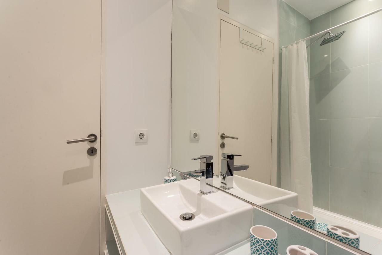 Three Bedroom Apartment In Historical Centre -Bairro Alto ลิสบอน ภายนอก รูปภาพ